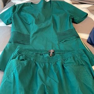 JAANNU Size Medium Set of Scrubs